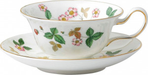 10671644 Wedgwood Чашка чайная с блюдцем Wedgwood Земляника Фарфор костяной