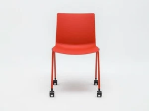 MDD Штабелируемый пластиковый стул на колесиках Shila