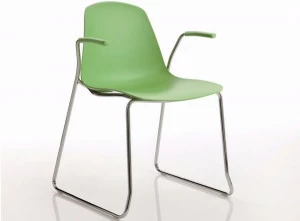 Luxy Штабелируемый стул на салазках из полипропилена с подлокотниками Epoca