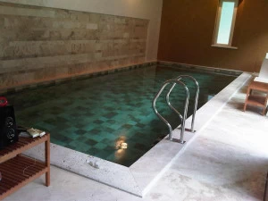 GH LAZZERINI Заглубленный бассейн для интерьеров из натурального камня