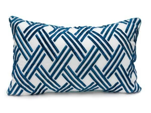 Прямоугольная подушка декоративная с линейным узором темно-синяя BREEZY ОРНАМЕНТ 099577 Синий