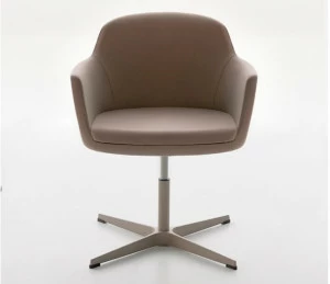 Manerba Поворотное офисное кресло из кожи с подлокотниками Vogue U174f02