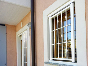 Фиксированные железные перила безопасности