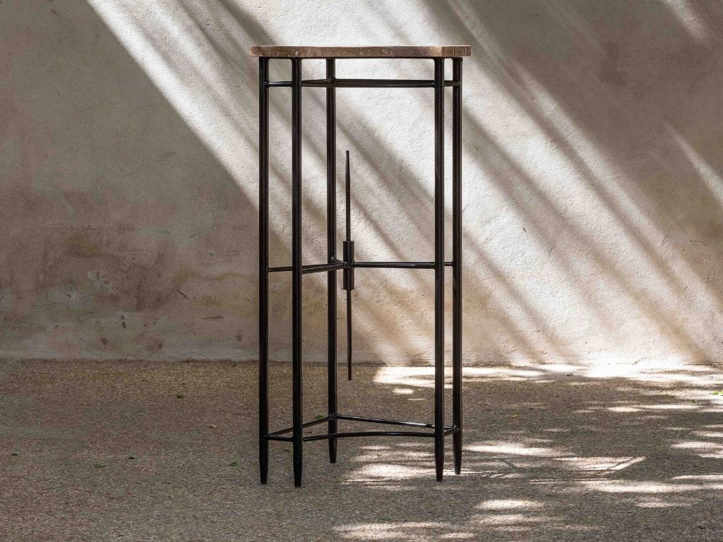 Высокий журнальный столик из травертина LO Contemporary GOL ARCH-00151357