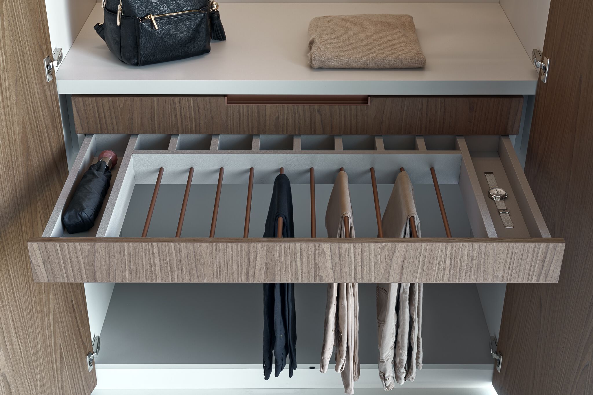 Индивидуальный деревянный шкаф со встроенным освещением Zajc W ARCH-00098040 - Вид №18