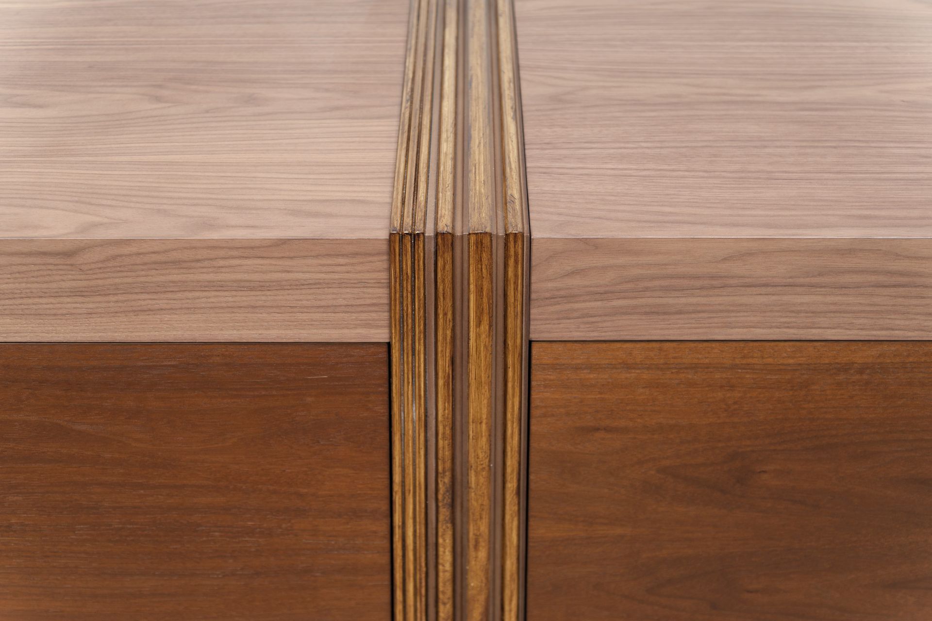 Деревянный шкаф с распашными дверями Hurtado Evolution ARCH-00126507 - Вид №1