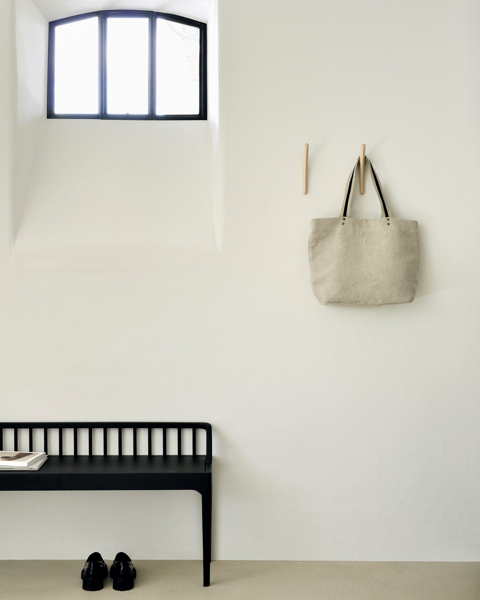 Настенная вешалка из платана Ethnicraft PI ARCH-00030781 - Вид №5