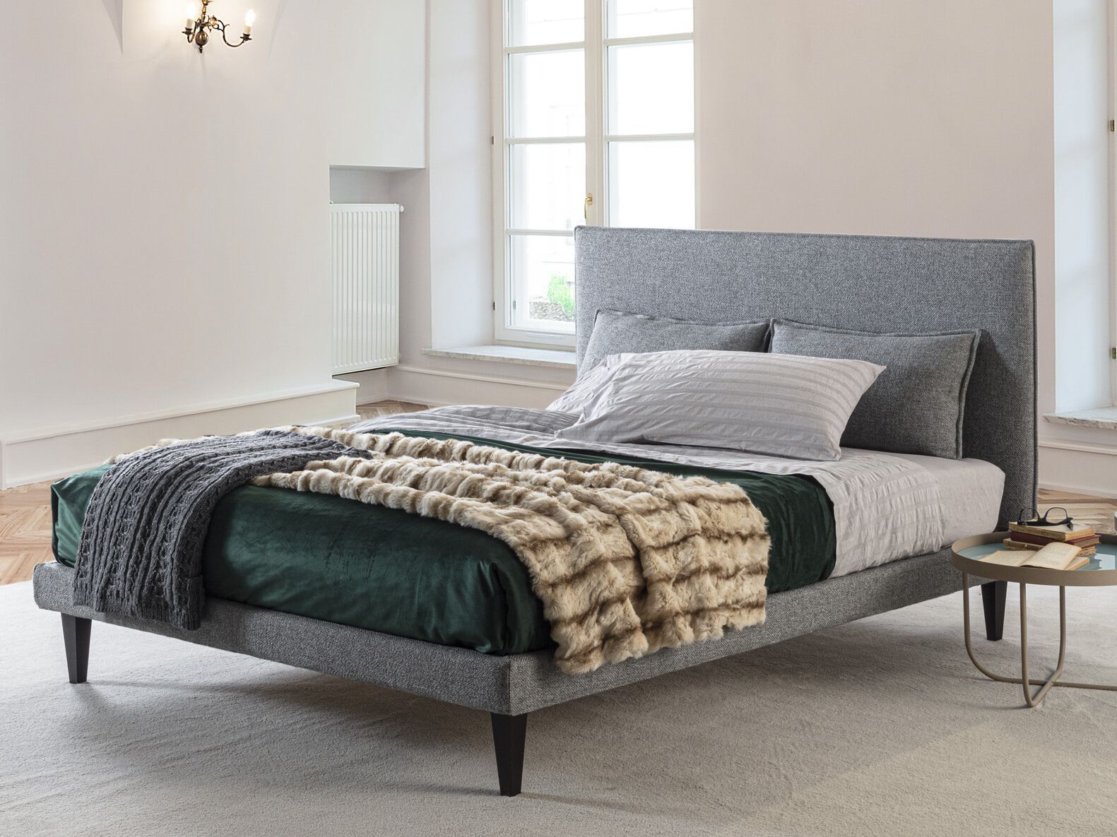 Съемная двуспальная кровать из ткани с мягким изголовьем GRUPPO FOX ночь Фокса ARCH-00101750