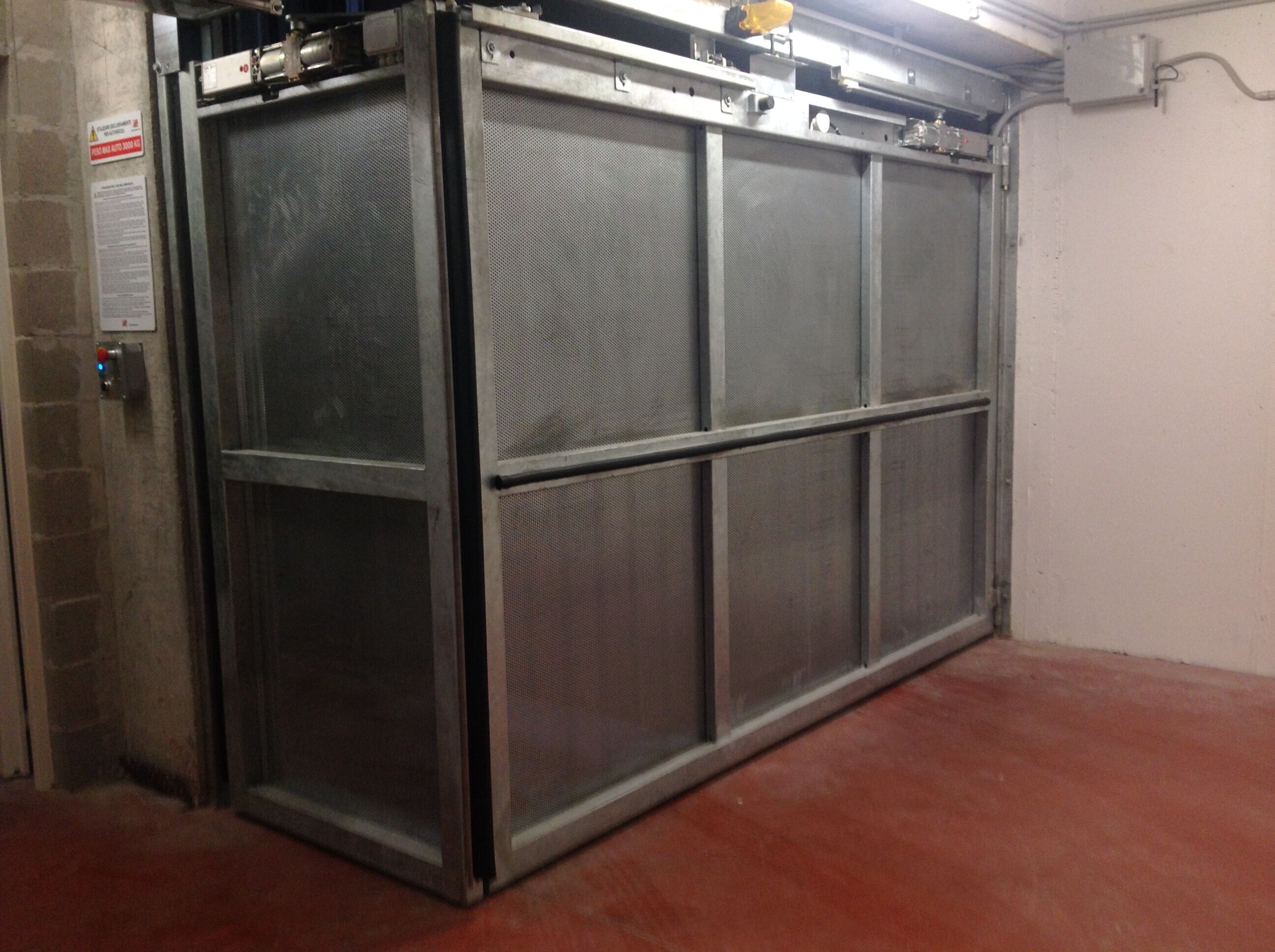 Моторизованные ворота CARMEC CANCELLO MOTORIZZATO SU MISURA ARCH-00132853 - Вид №1