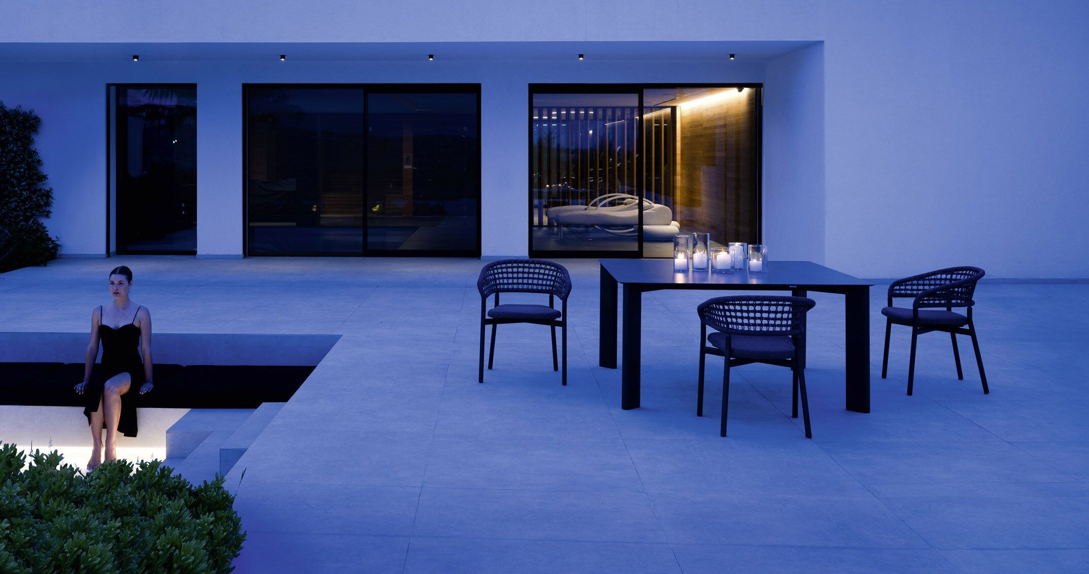 Алюминиевый квадратный садовый стол Varaschin плинтус ARCH-00110865 - Вид №1