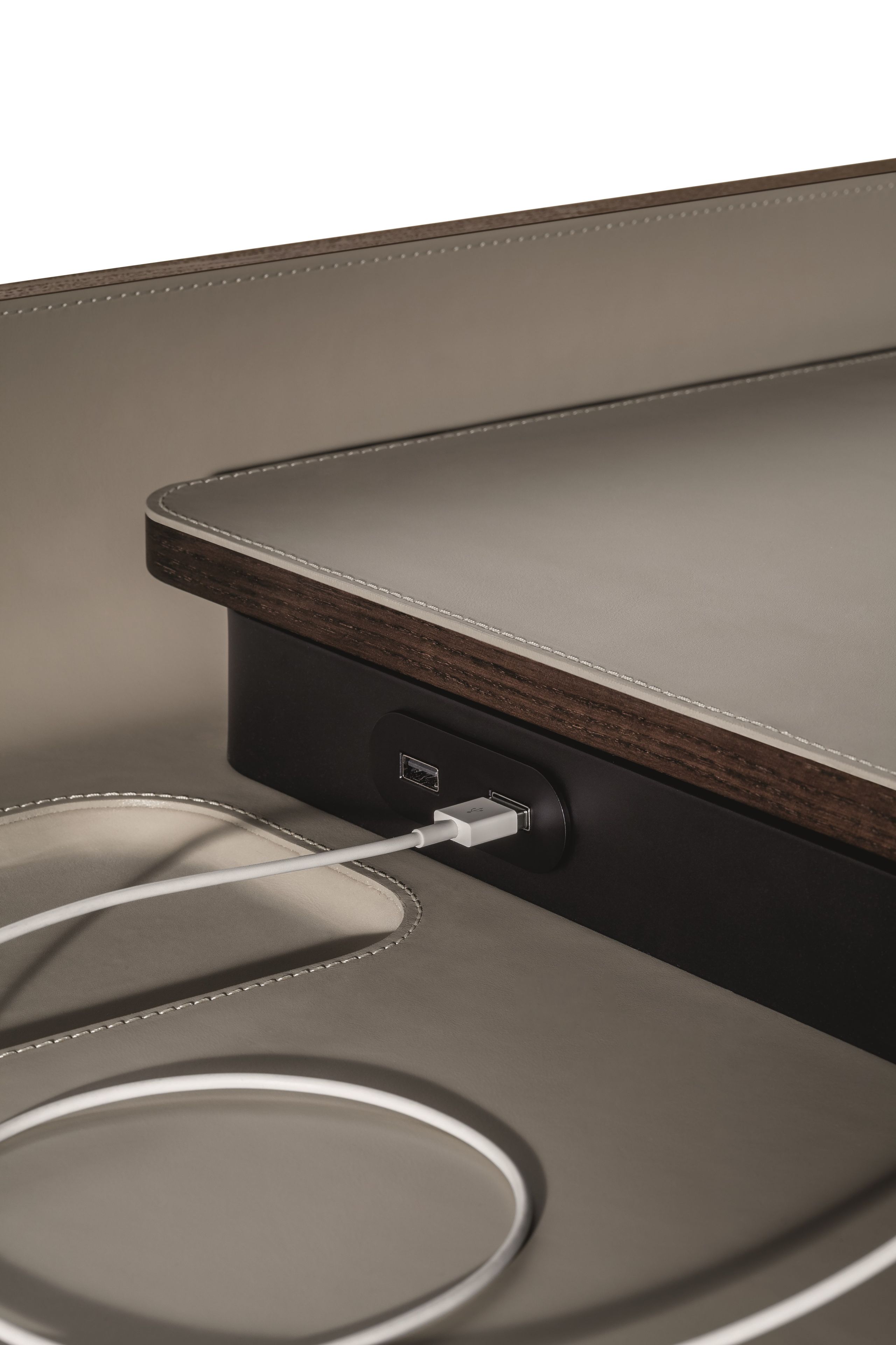 Подвесной письменный стол с кожаной обивкой Poltrona Frau офис-системы управления ARCH-00134537 - Вид №5