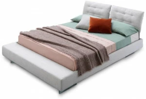 Saba Italia Двуспальная кровать с обивкой из ткани Limes