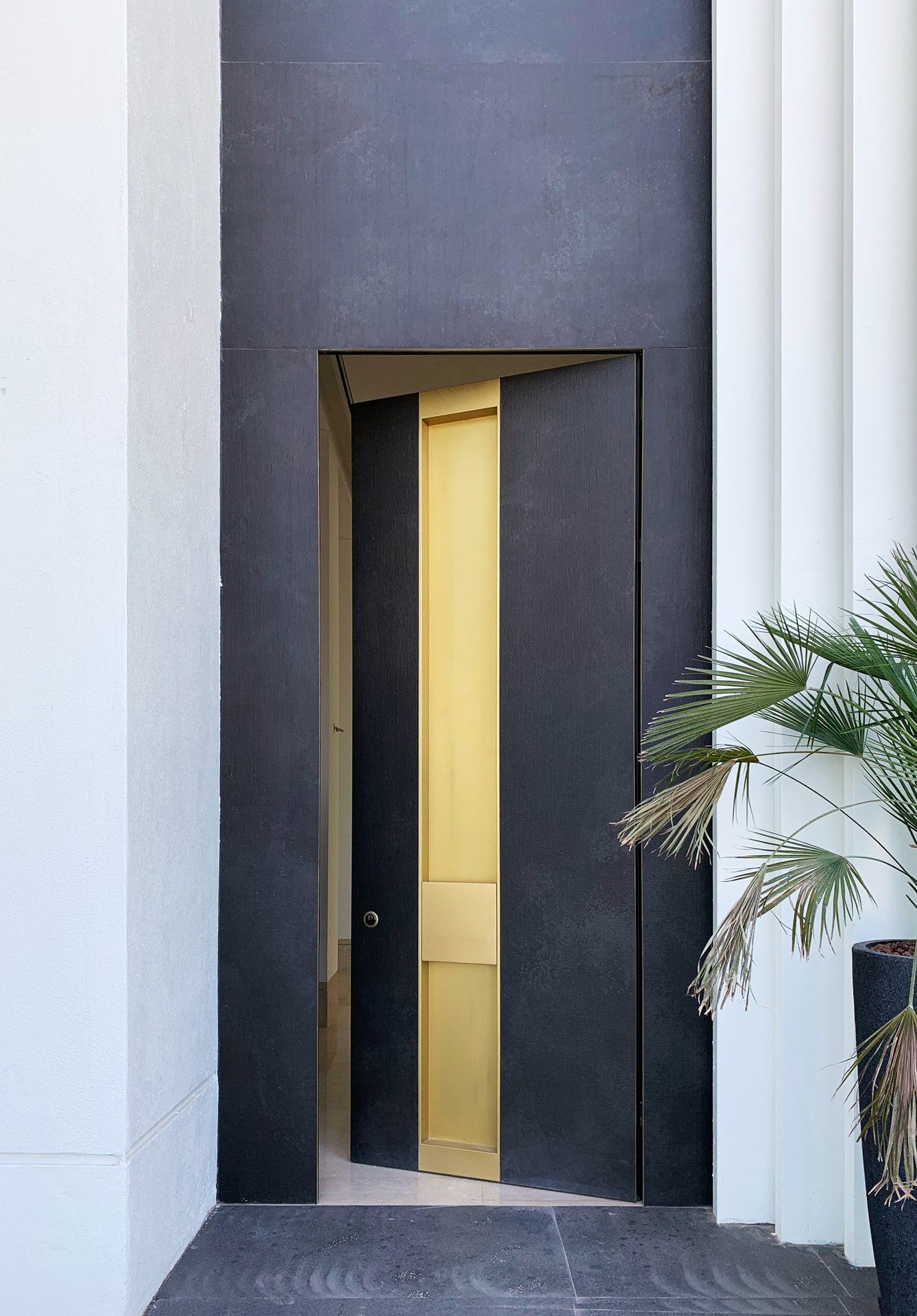 Бронетранспортер из керамогранита и латуни Ercole Rialto ARCH-00021194 - Вид №2