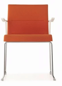 ICF Стул-санки штабелируемый с подлокотниками Stick chair