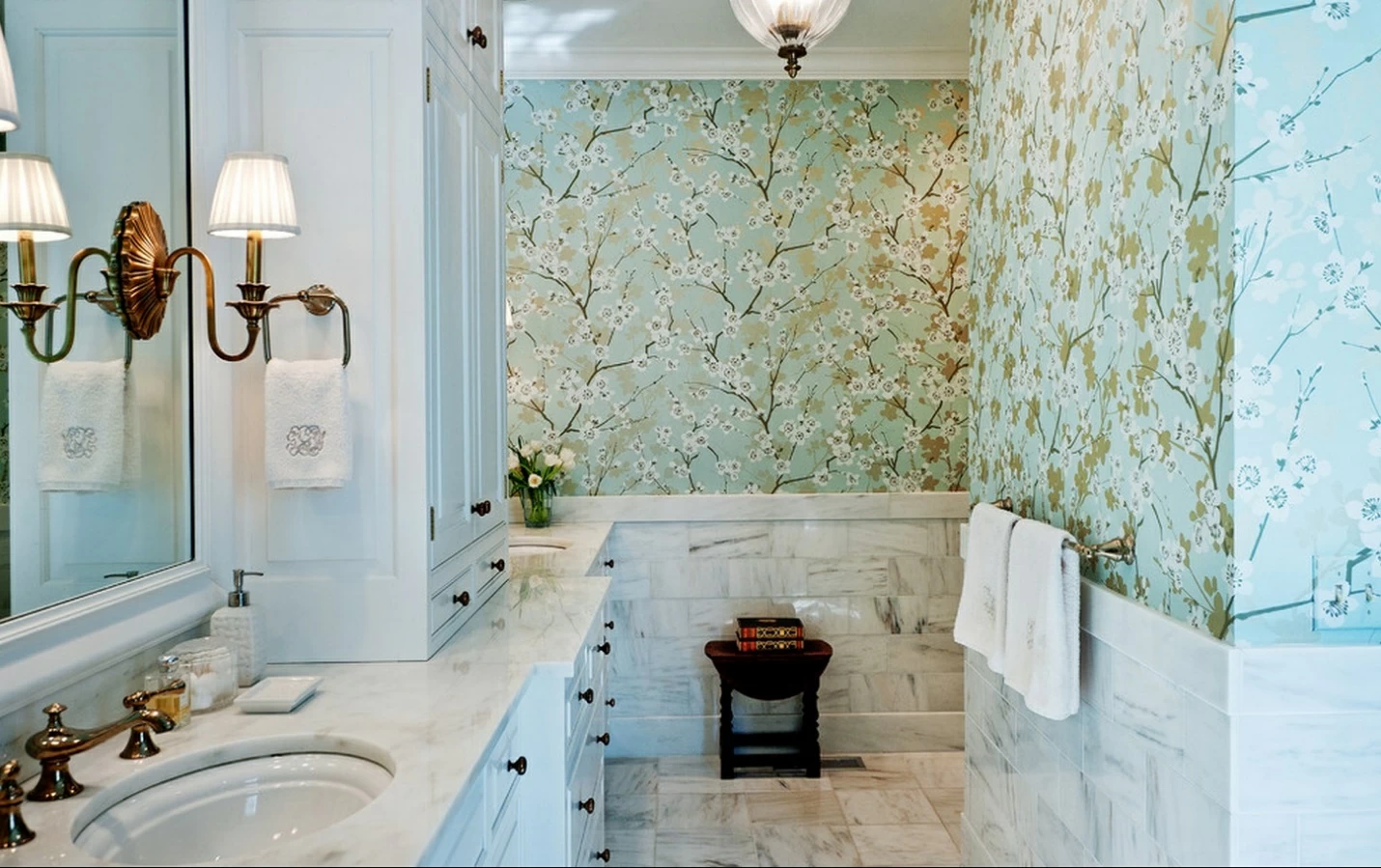 Цвет в интерьере ванной: варианты, сочетания, фото