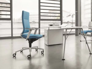 Dauphin Эргономичное офисное кресло с 5 спицами и подлокотниками Intouch It 5410