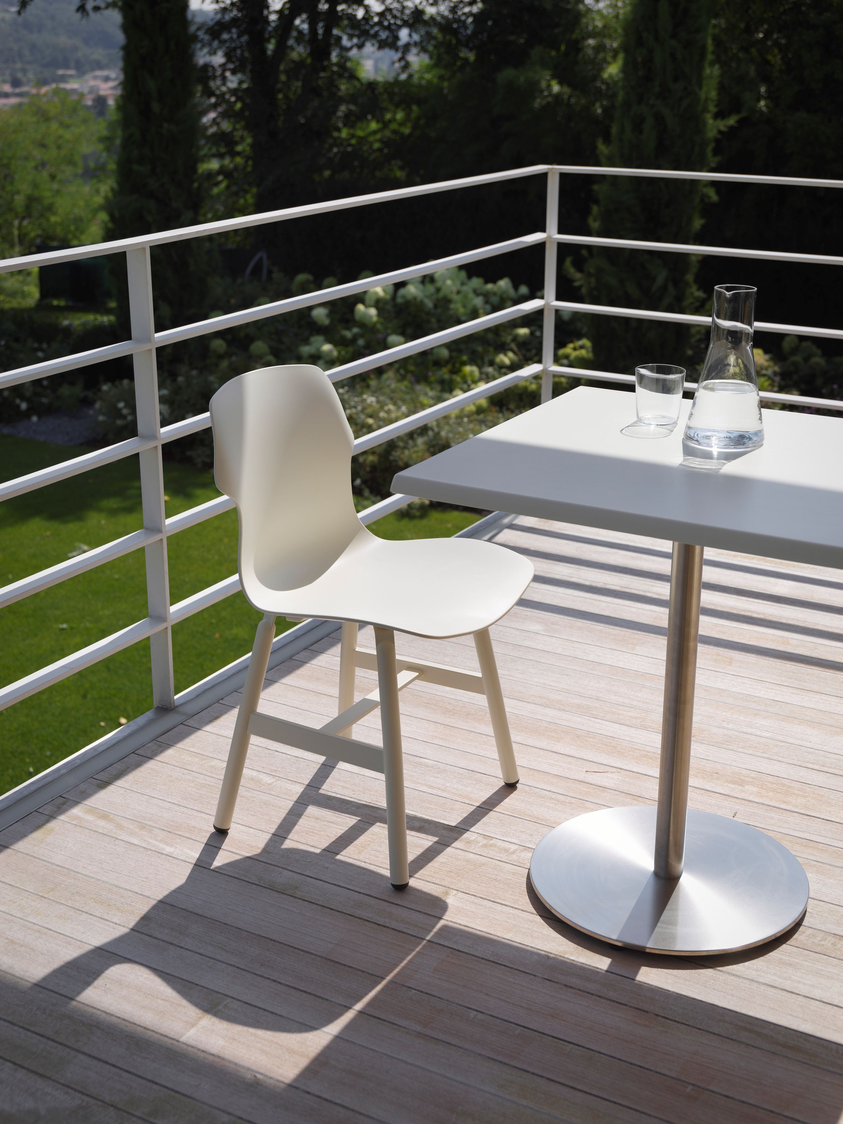 Стул из полипропилена с металлическими ножками Casamania & Horm стерео ARCH-00130882 - Вид №4