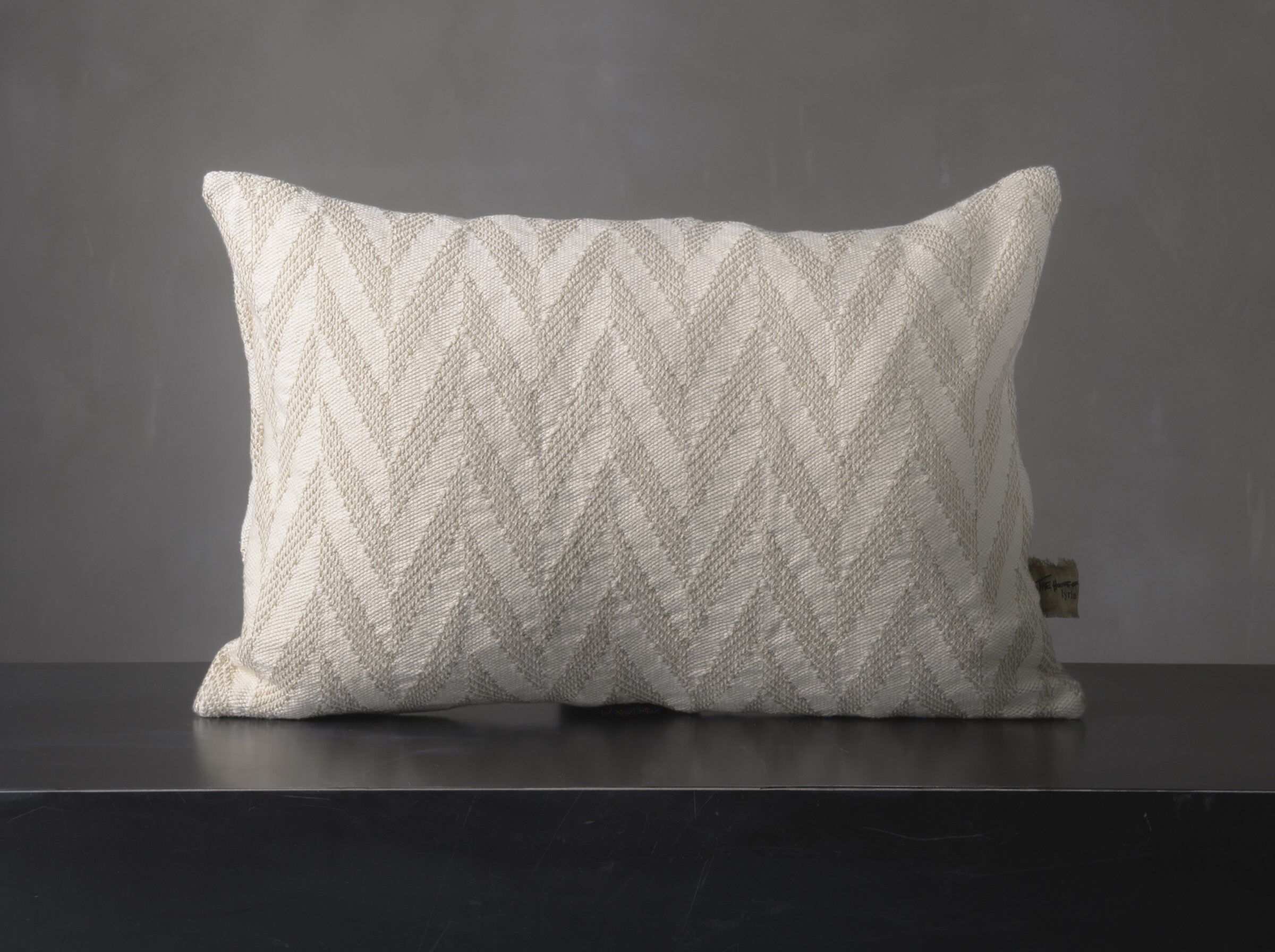 Прямоугольная подушка из хлопка и льна The House of Lyria FARSHA ARCH-00104107