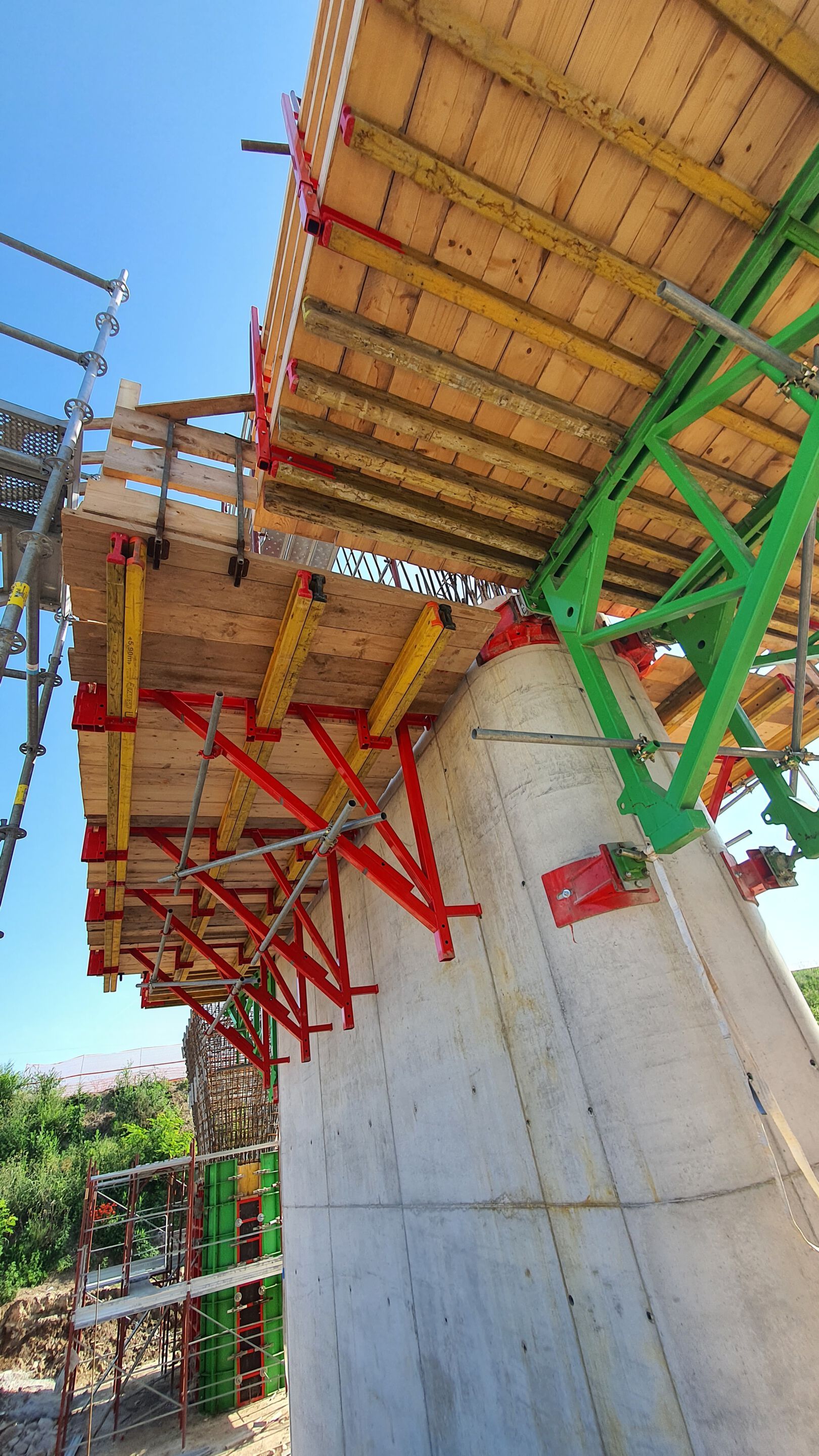 Регулируемые безудержные полки для опалубки Faresin Formwork FCB - MENSOLA RAMPANTE ARCH-00061406 - Вид №3