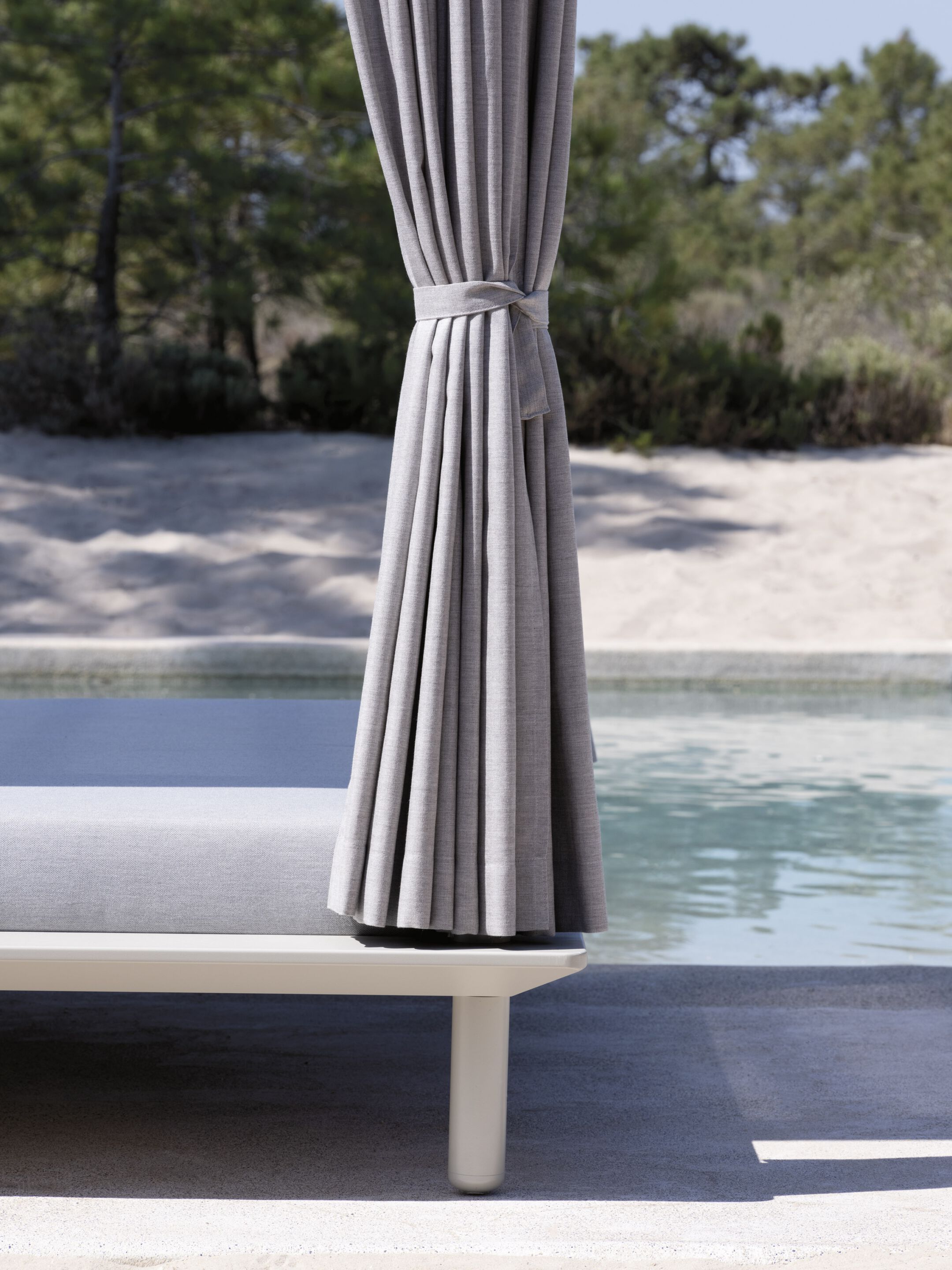 Кровать с балдахином из акриловой и алюминиевой ткани Varaschin Sunmoon ARCH-00069150 - Вид №5