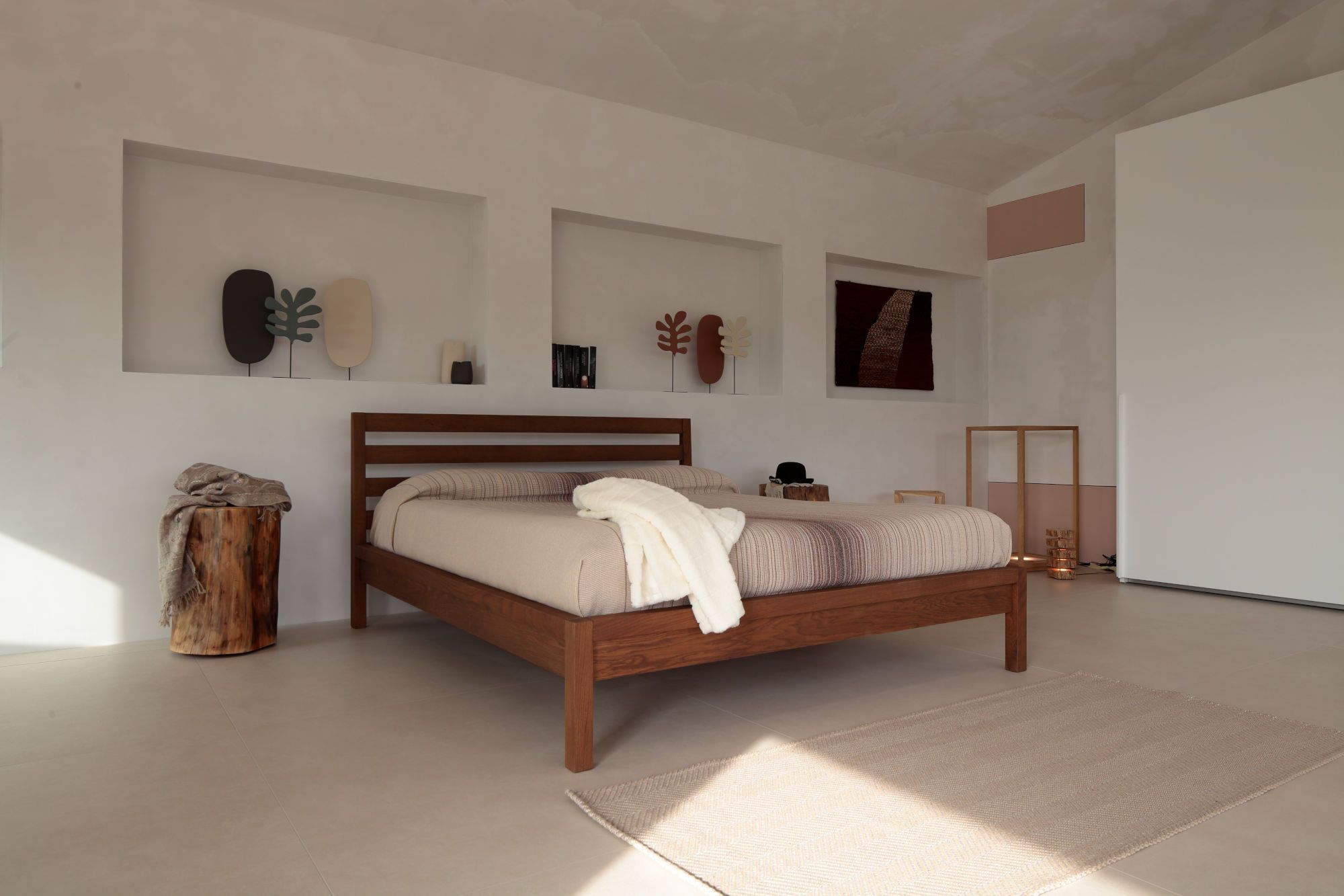 Дубовая двуспальная кровать Deodara DREAM ARCH-00090083