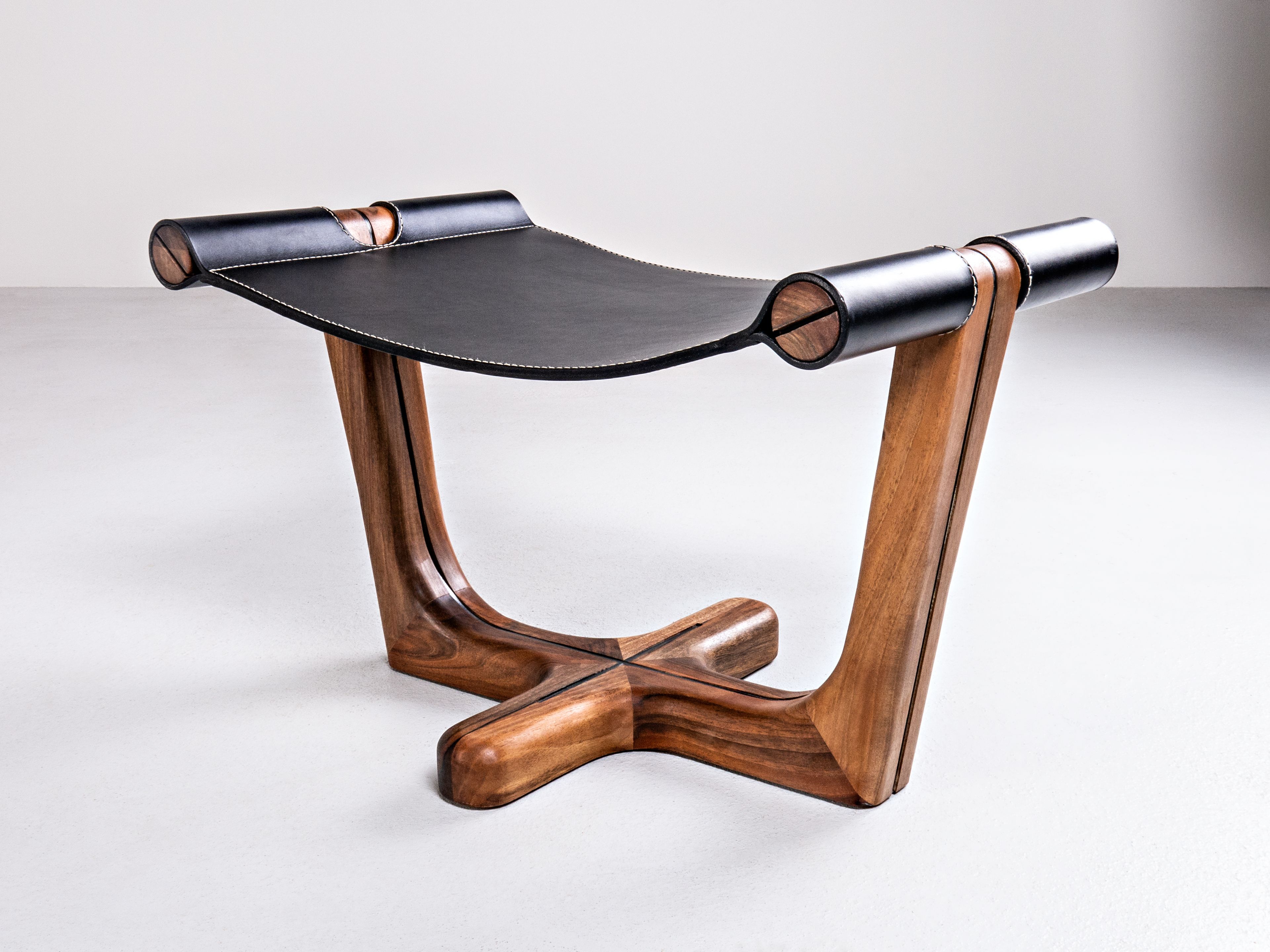 Кожаная подставка для ног HOOKL und STOOL ARCH-00108328