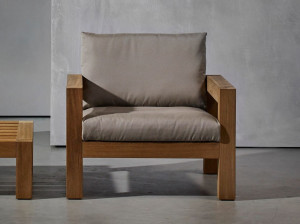 Садовое кресло с подлокотниками