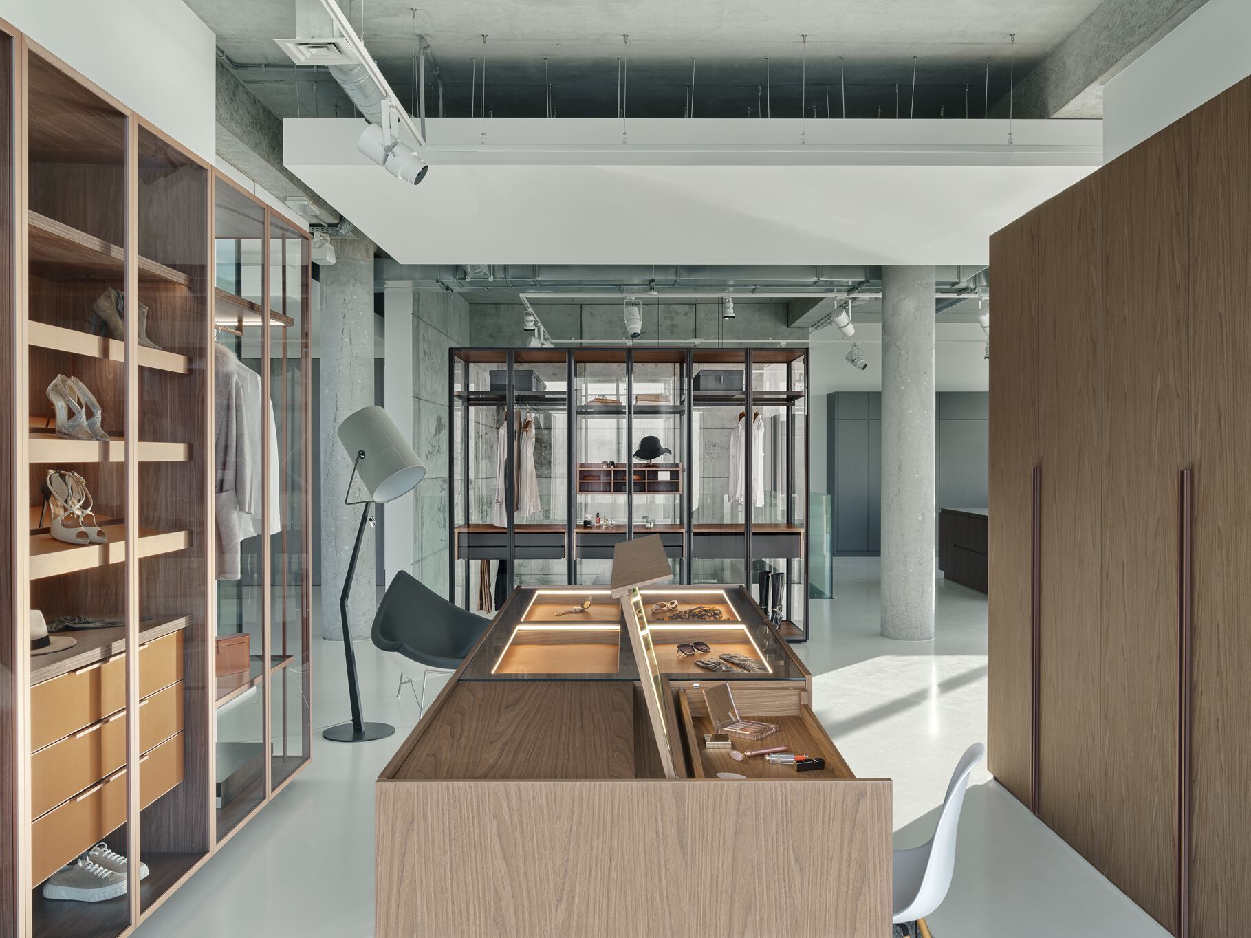 Индивидуальный деревянный шкаф со встроенным освещением Zajc W ARCH-00098040