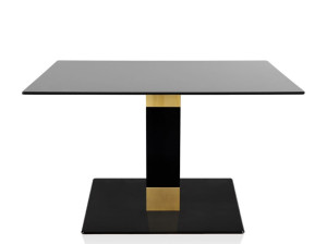 Стальной квадратный стол