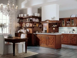 Martini Interiors Кухня из орехового дерева на заказ с ручками Versailles