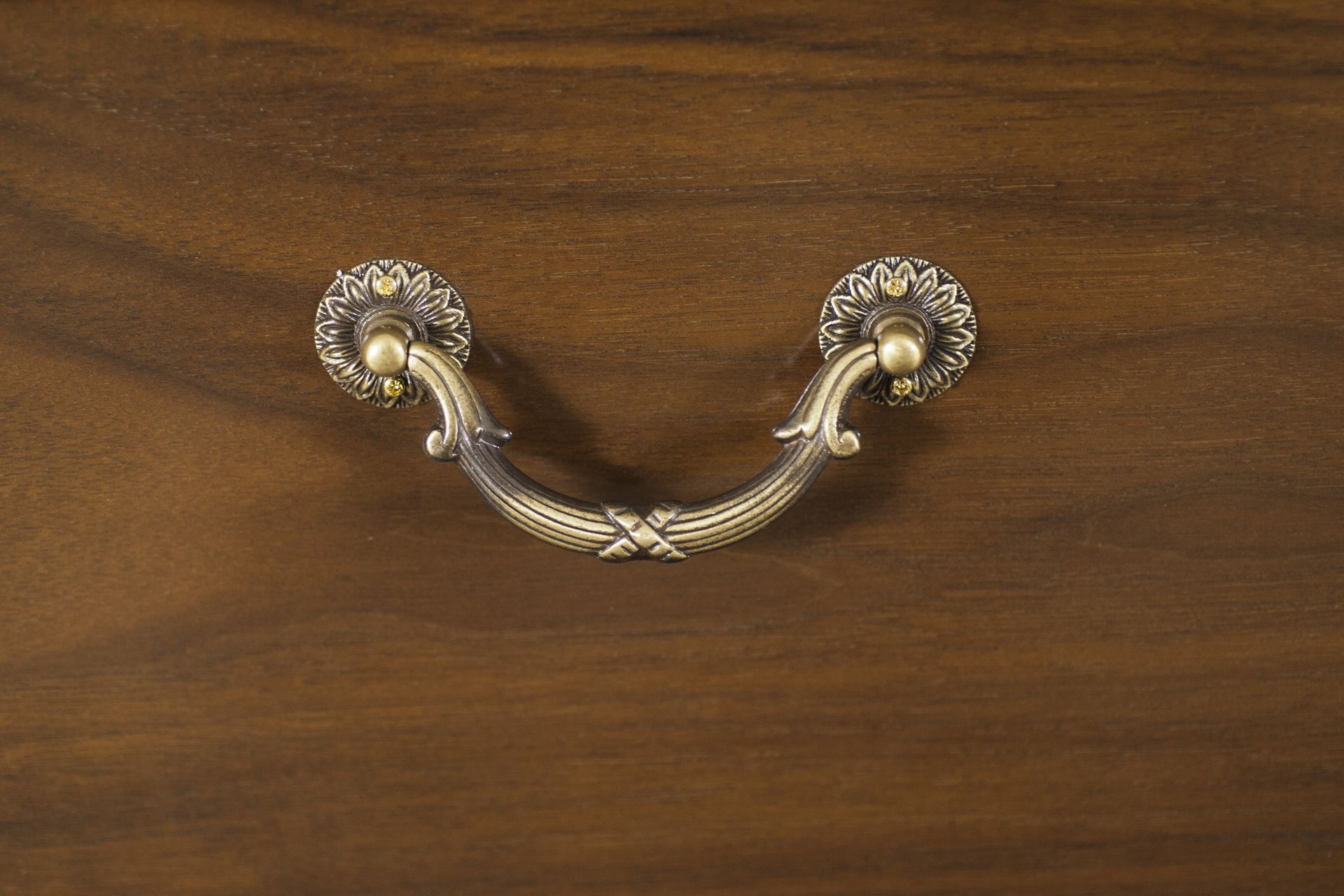 Деревянный низкий ТВ-шкаф Hurtado Traditional ARCH-00048032 - Вид №4