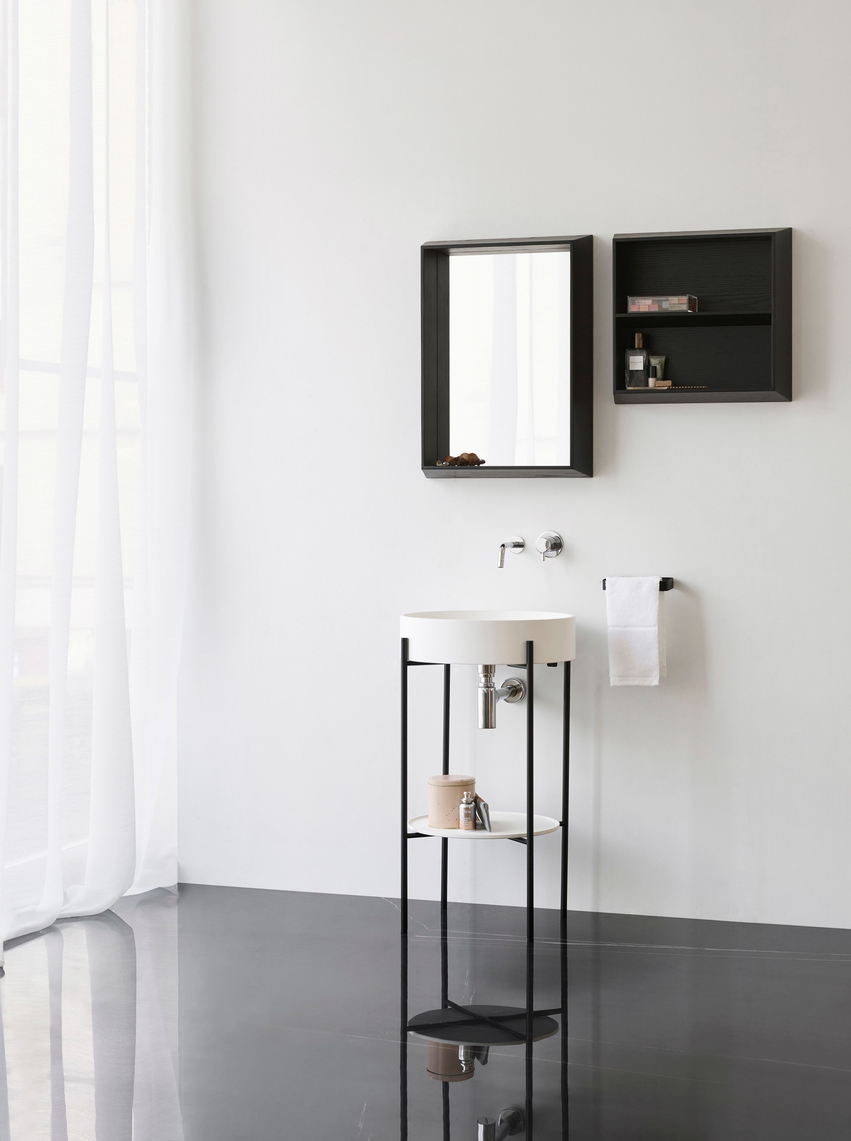 Круглая консольная раковина Livingtec® Ex.T стенд ARCH-00021181 - Вид №4