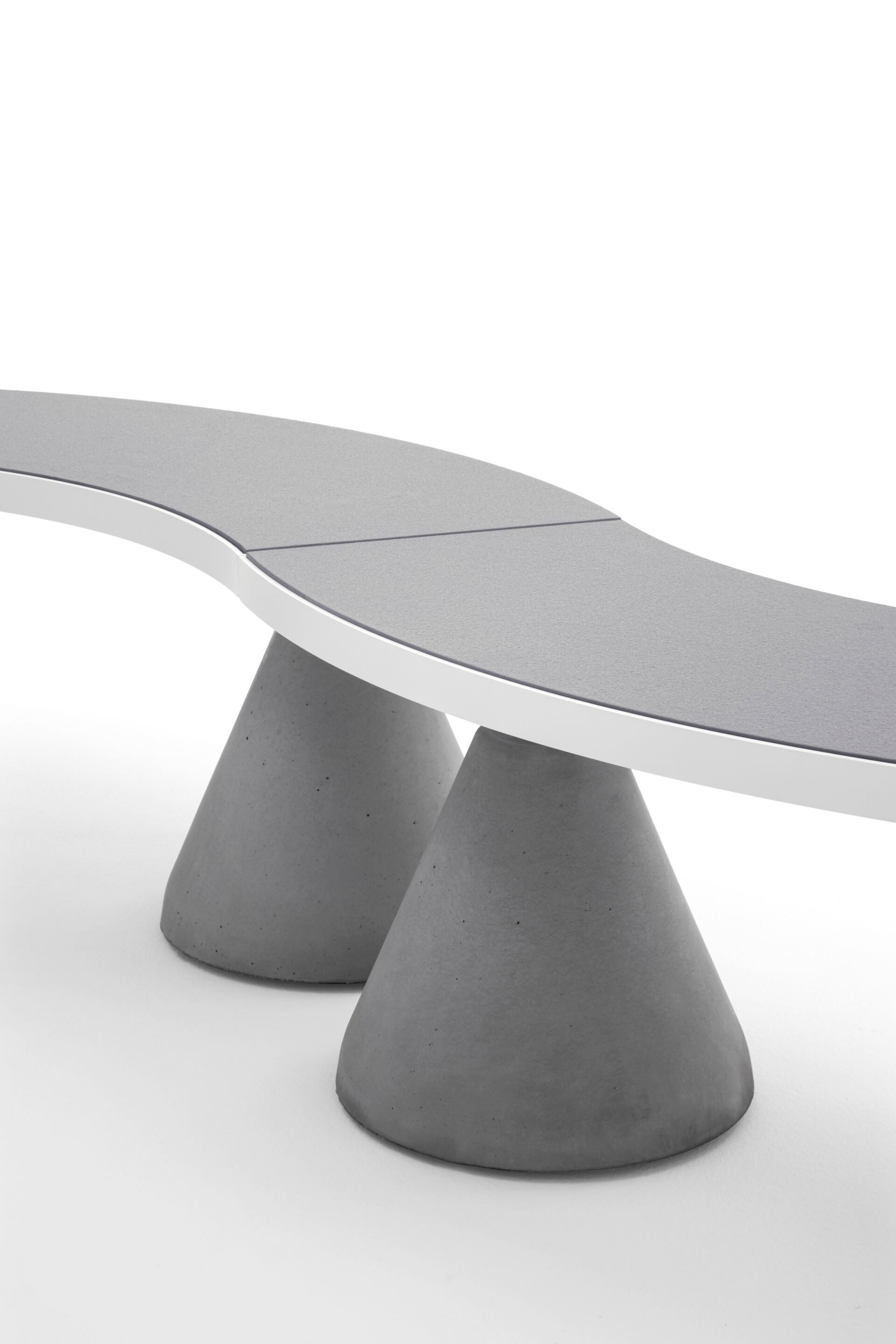 Модульная алюминиевая изогнутая скамья с коническим основанием Urbantime Вечнозеленый.040 ARCH-00032977 - Вид №1