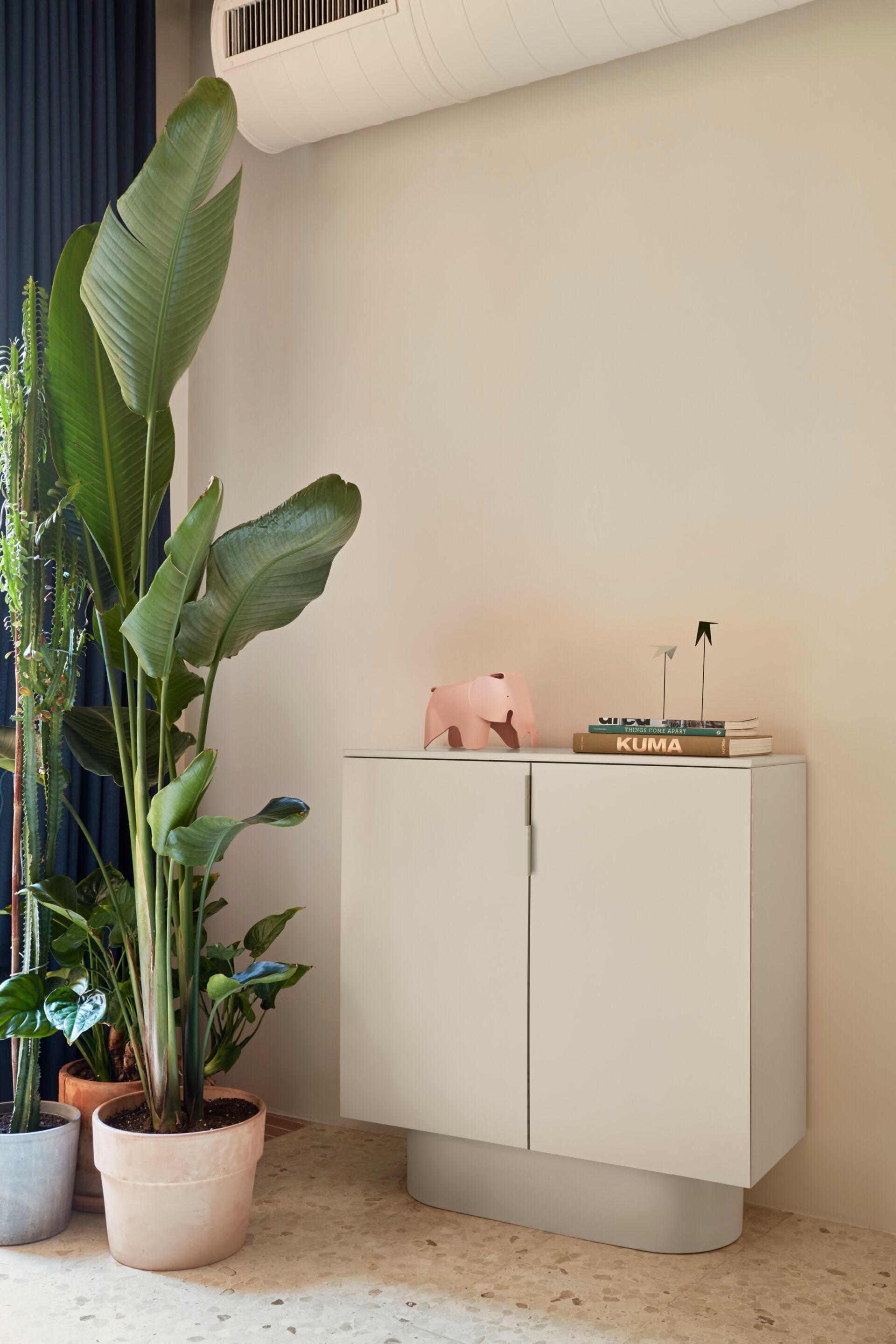 Шкаф из МДФ с распашными дверцами TEULAT Тотем ARCH-00079224 - Вид №2