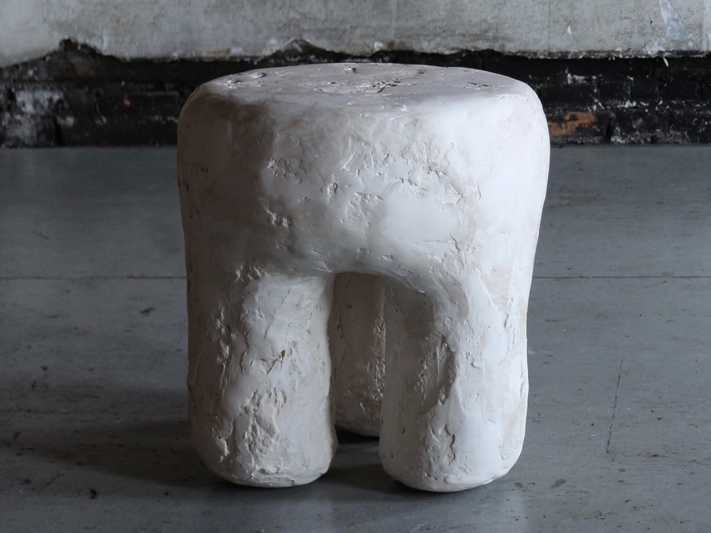 Керамический низкий стул Movimento Gallery Hayden Richér ARCH-00040655