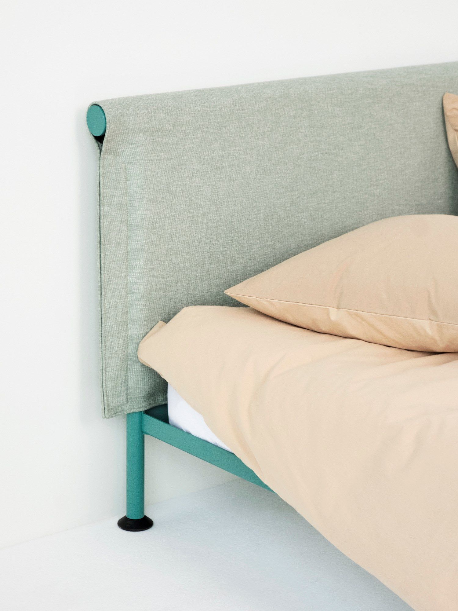 Односпальная кровать с мягким изголовьем Hay Tamoto ARCH-00014728 - Вид №2