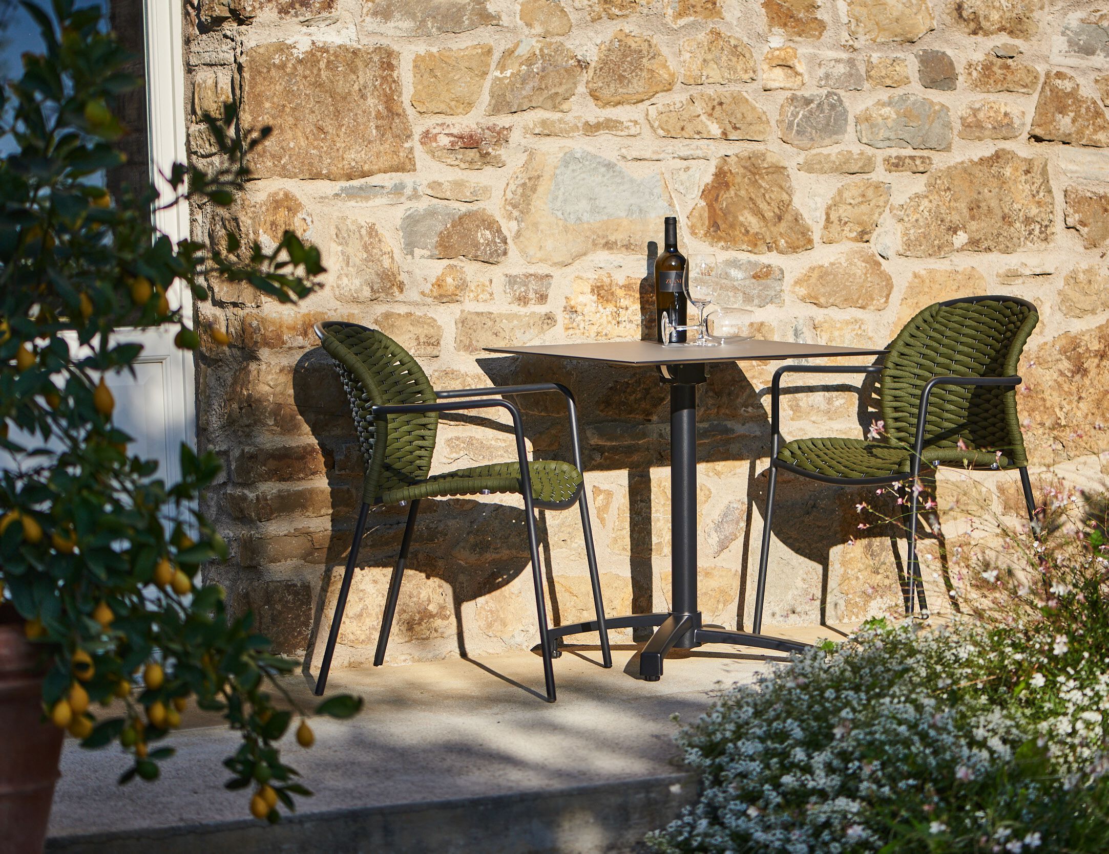 Штабелируемый садовый стул с подлокотниками DRIGANI Slick ARCH-00011092