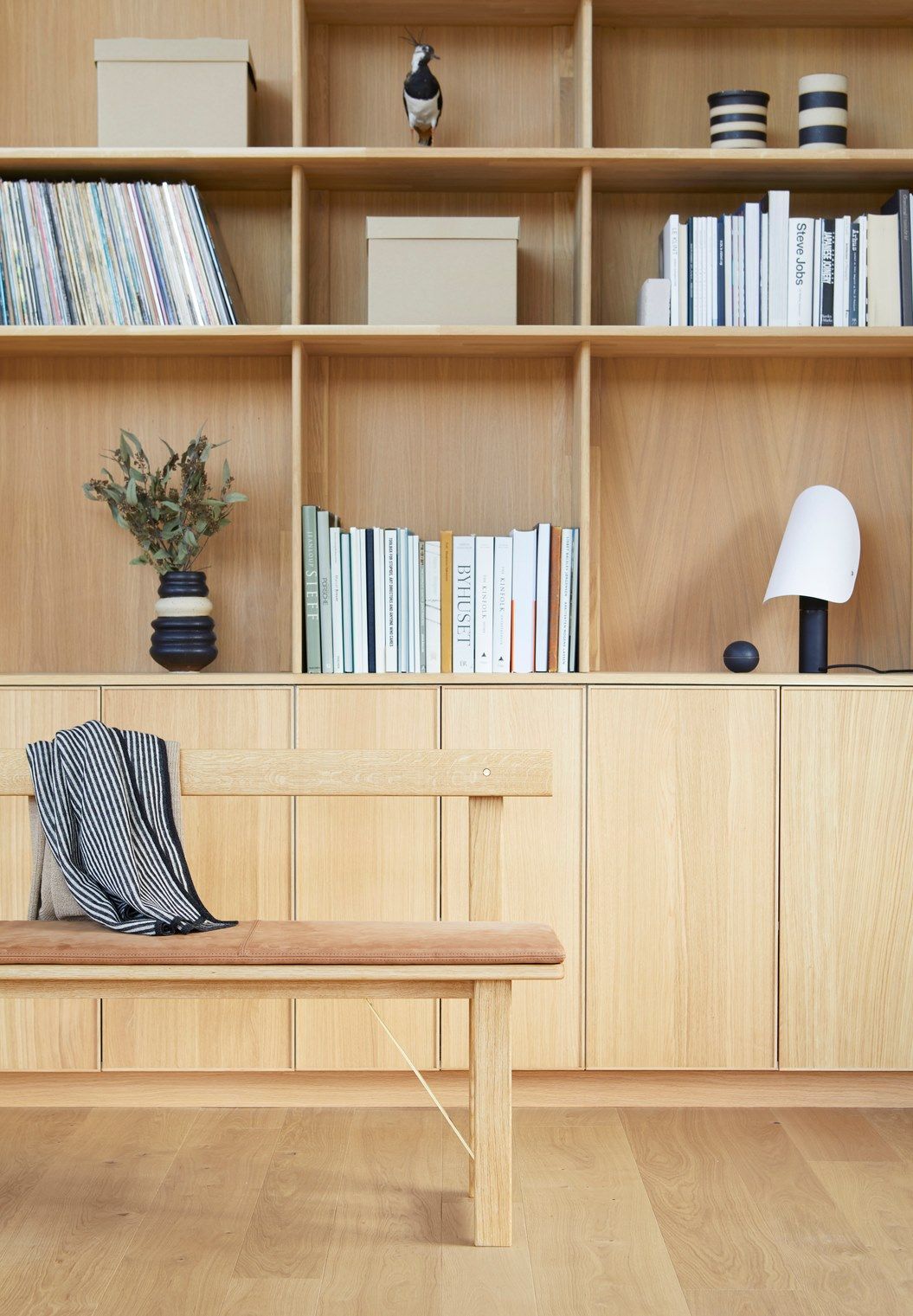 Дубовая скамья со спинкой Form & Refine Position ARCH-00108765 - Вид №1