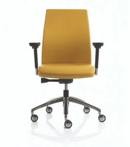 Luxy Кожаное кресло руководителя с подлокотниками на колесиках Smartoffice