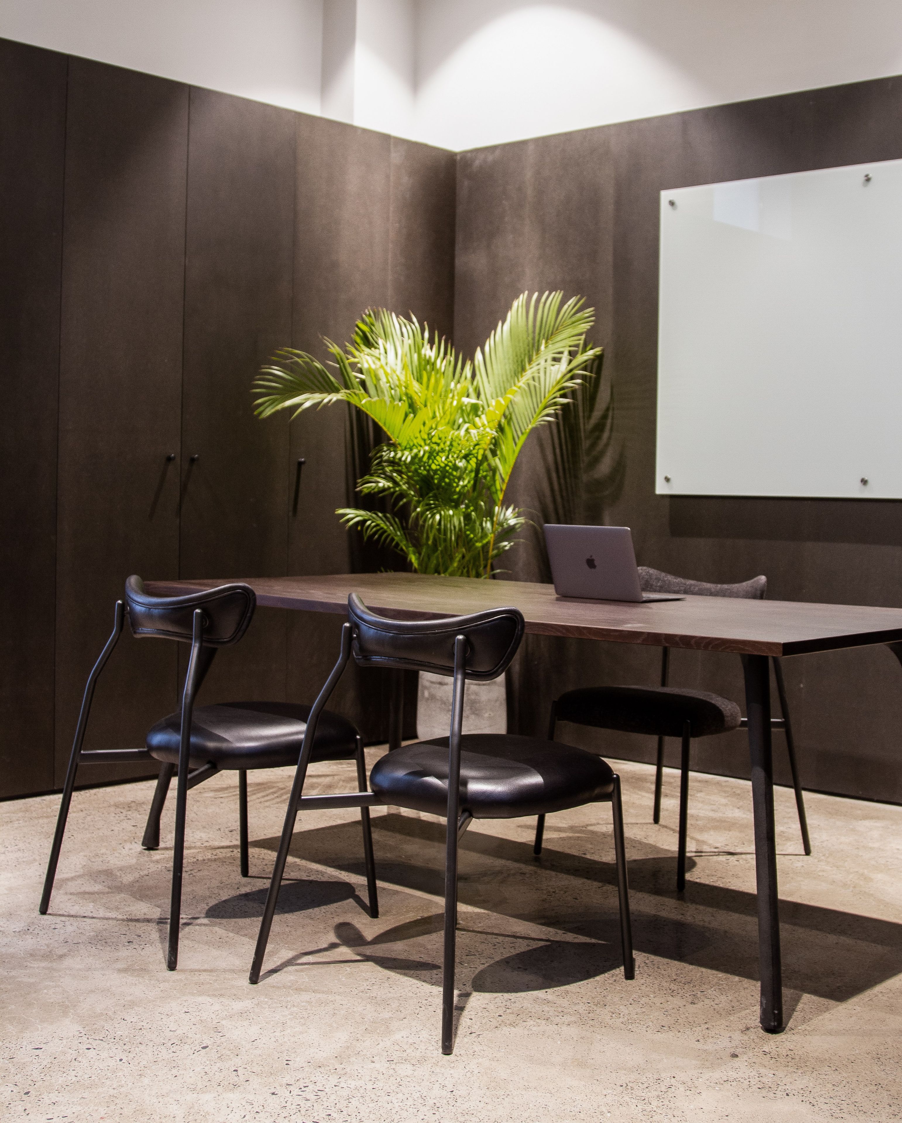 Кожаный мягкий стул District Eight Dragonfly ARCH-00027744 - Вид №4