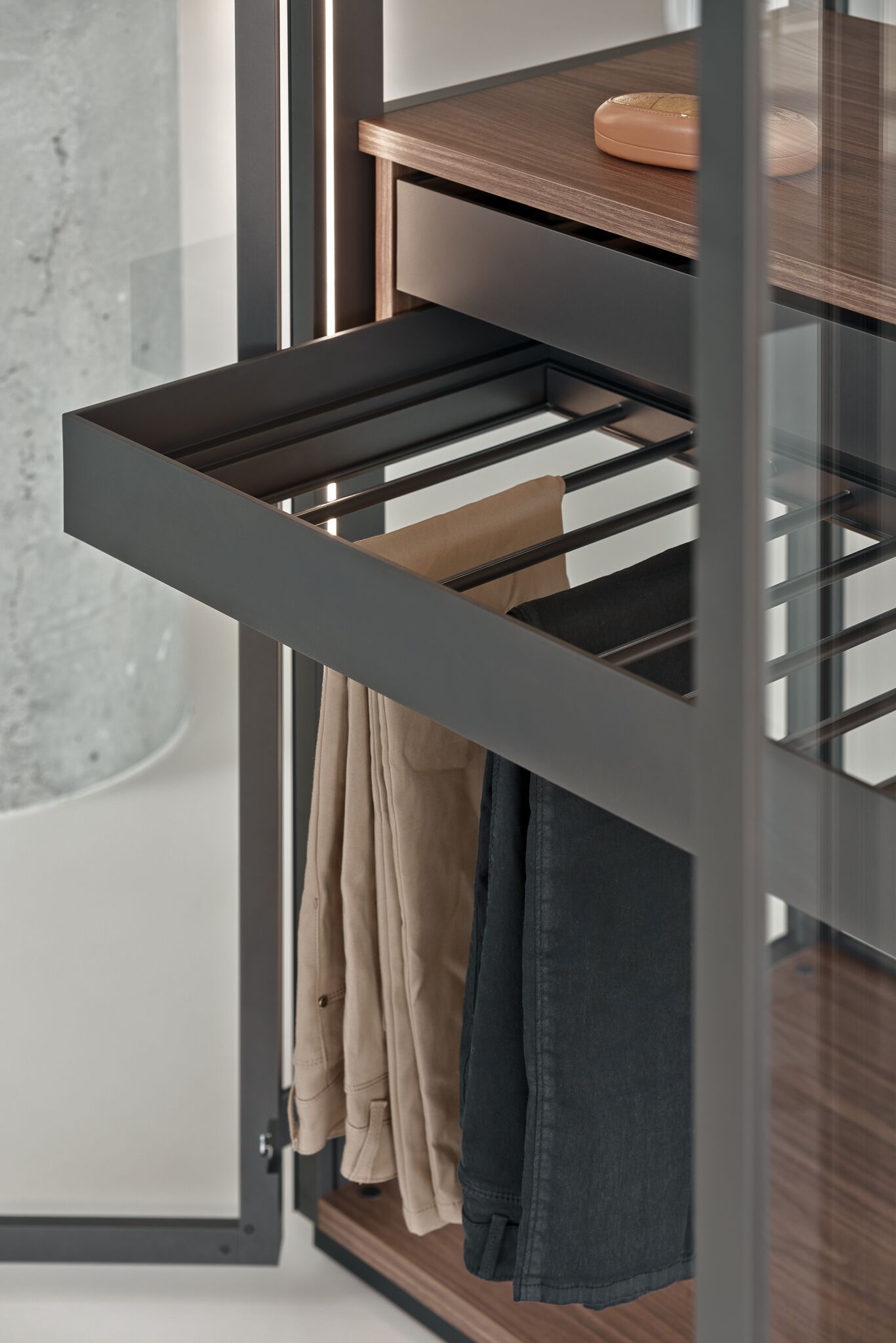 Шкаф из дерева и стекла на заказ Zajc W ARCH-00023499 - Вид №3