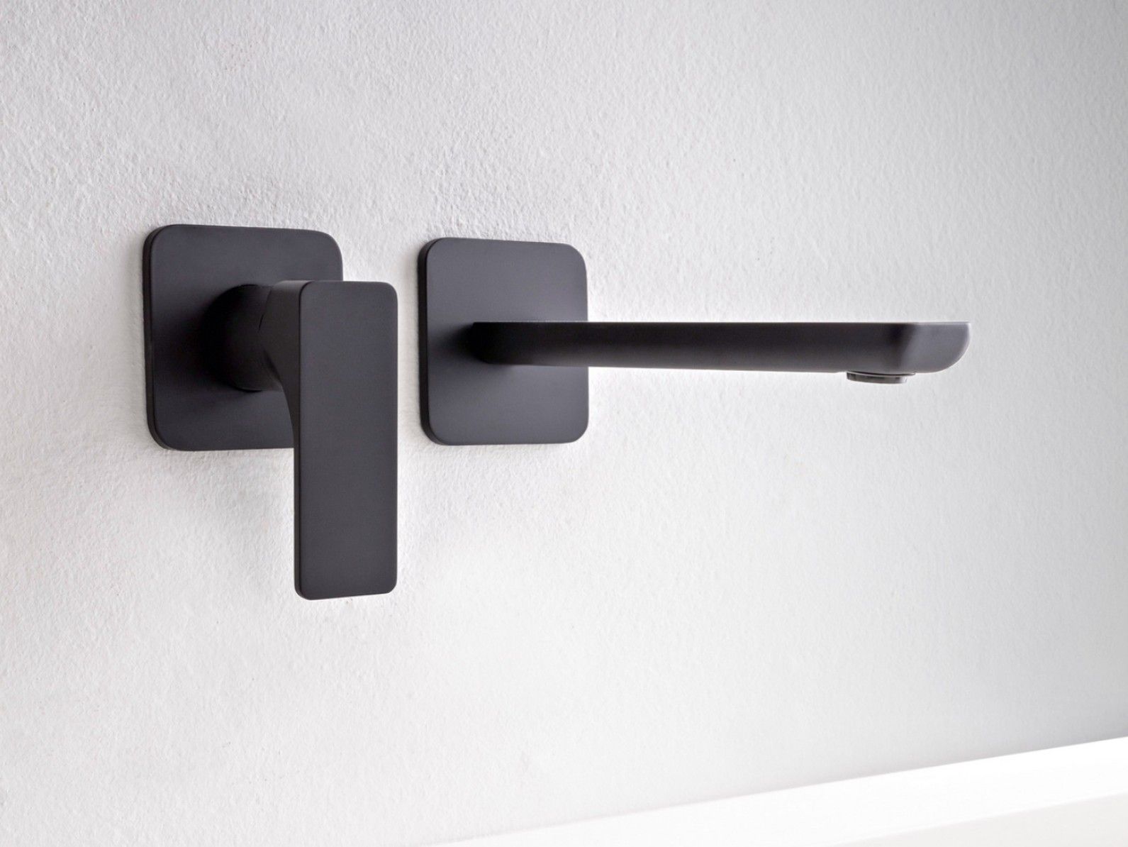 Латунный настенный смеситель для раковины с 2 отверстиями Rubinetterie Treemme Hask ARCH-00020835