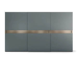 Шкаф с раздвижными дверями