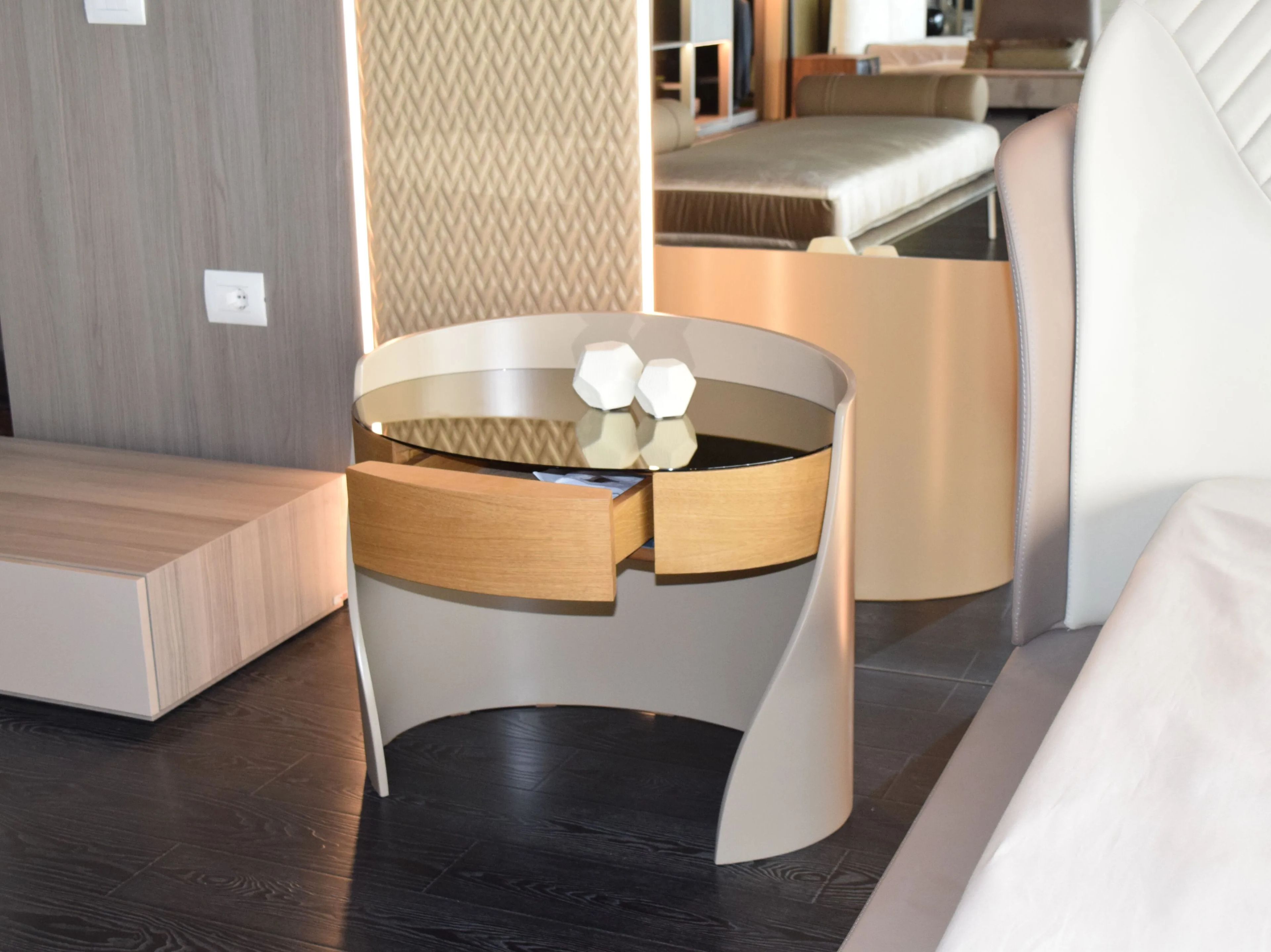 Овальная кожаная тумбочка с ящиками ABLE HUG ARCH-00052800 - Вид №6