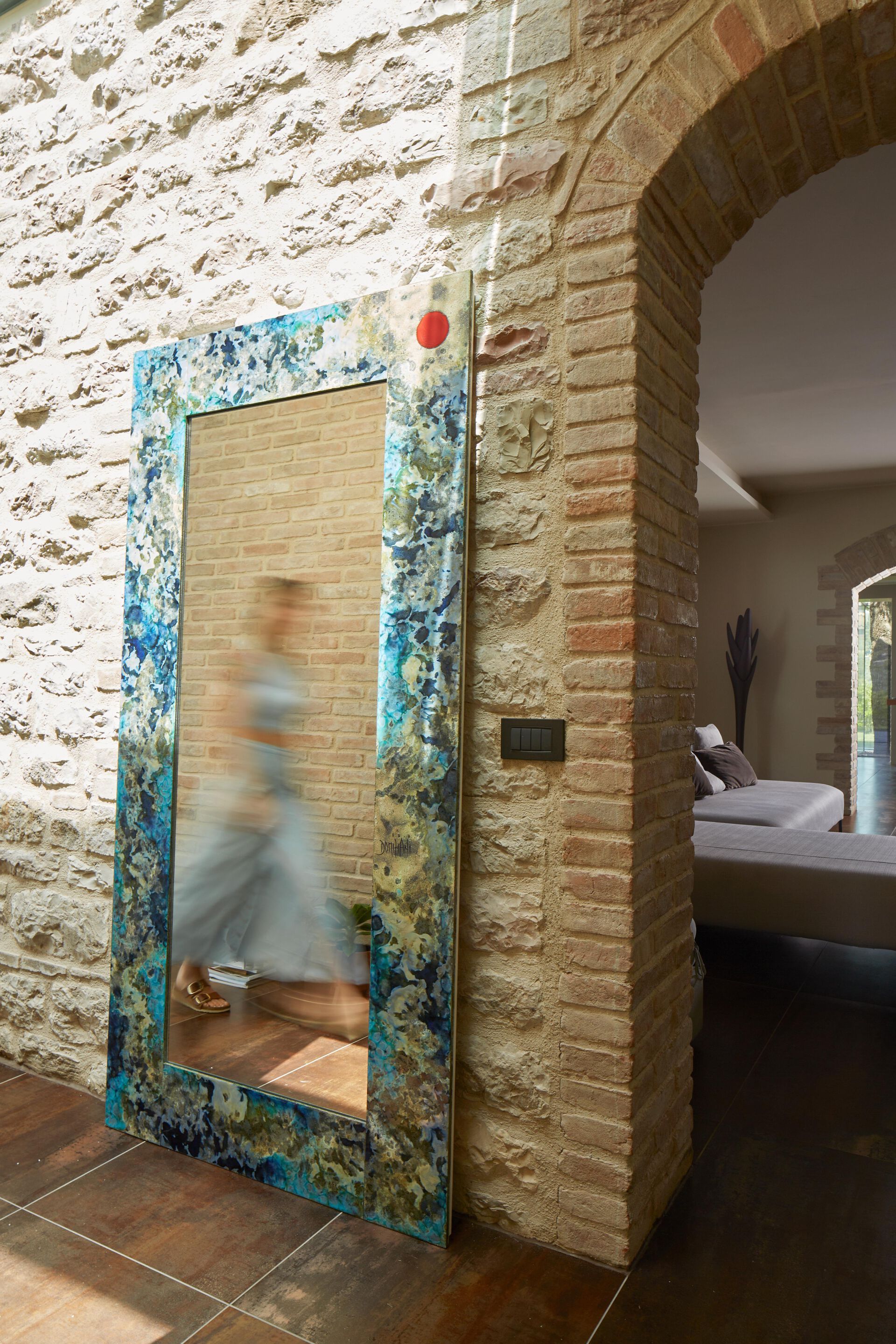 Настенное зеркало из фаянсовой лавы DOMIZIANI VENTANA ARCH-00138190 - Вид №2