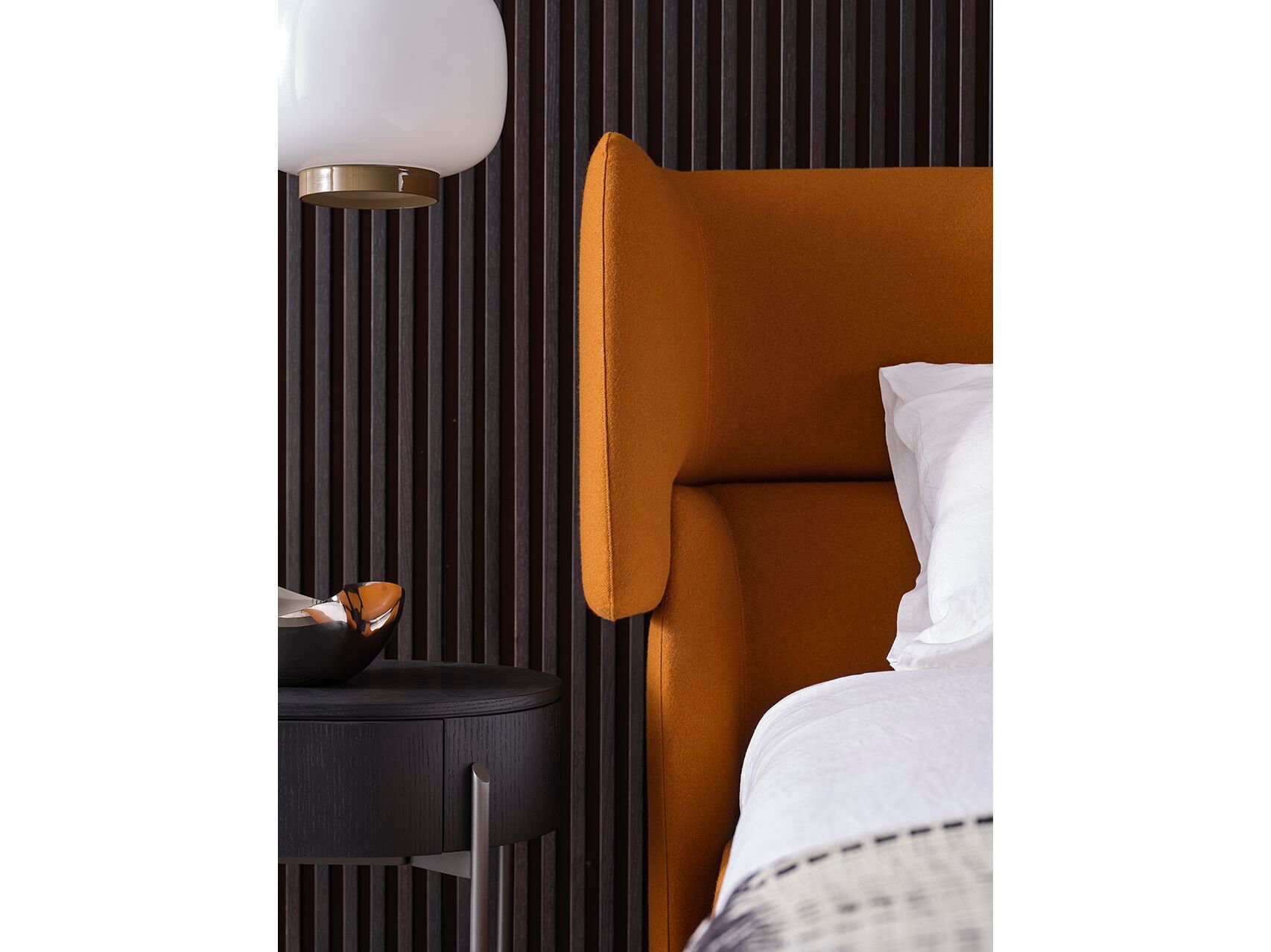 Двуспальная кровать из ткани с мягким изголовьем HC28 maison Mellow ARCH-00053378 - Вид №2