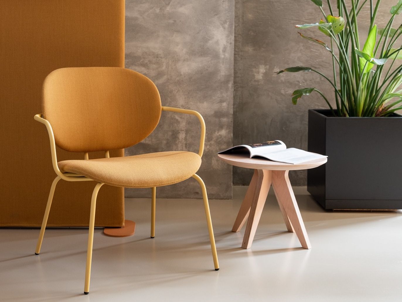 Кресло с подлокотниками со встроенной подушкой ONDARRETA Hari ARCH-00062829 - Вид №4