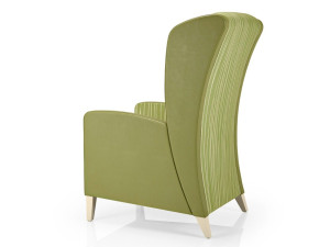 Кресло с подлокотниками