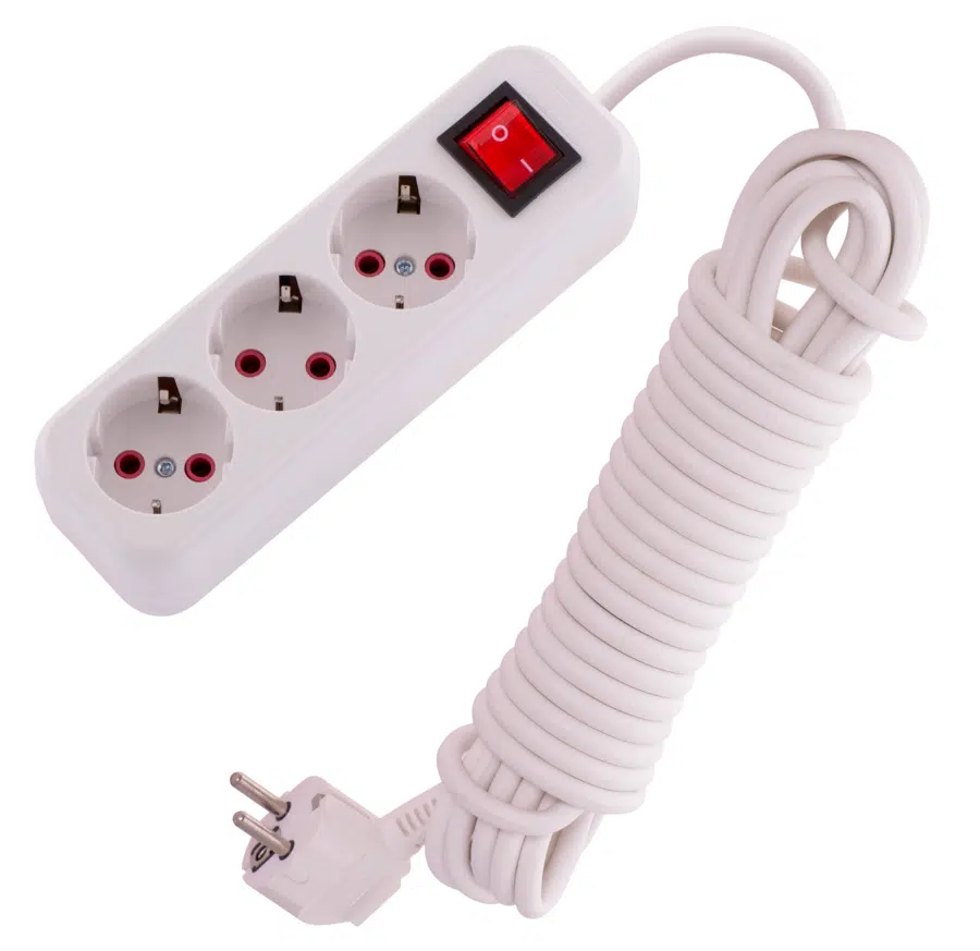 LILA Удлинитель с заземлением 3 входа, 7 метров с выключателем белый LEZARD 720-0307-302