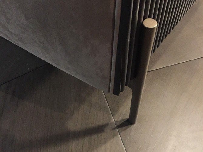 Кресло из нубука с подлокотниками Shake Hege ARCH-00027410 - Вид №1